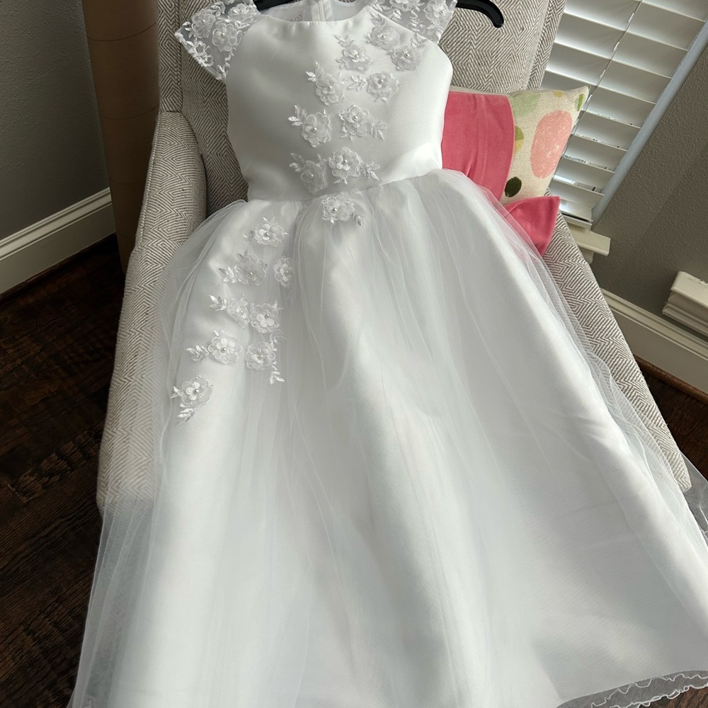 Elegant White Floral Size 12 Dress